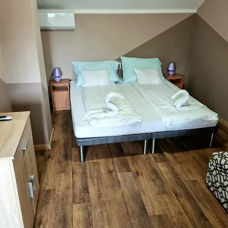 Csalogany-lak Apartment
